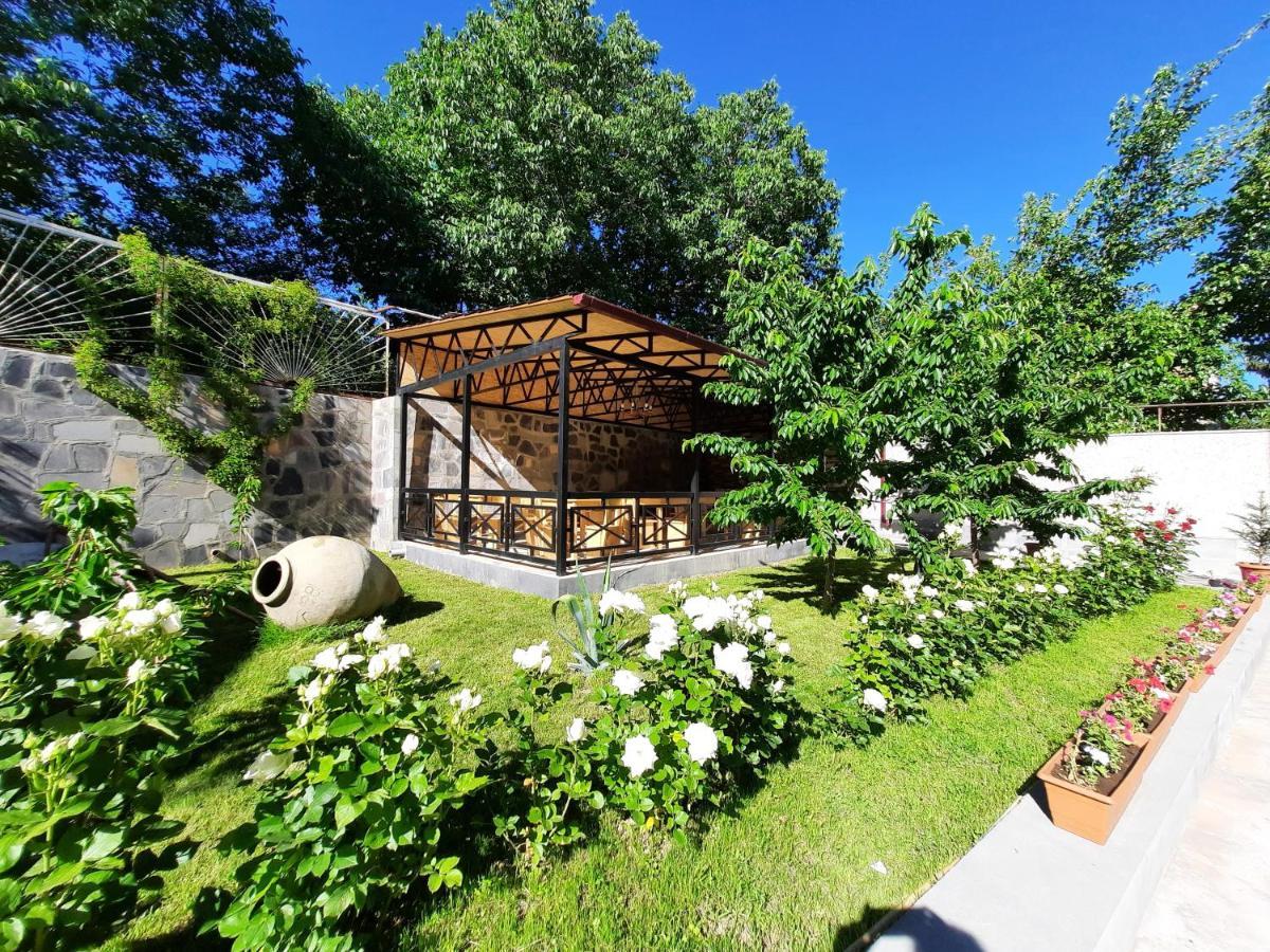 Cherry Garden Boutique Hotel Yeghegnadzor ภายนอก รูปภาพ