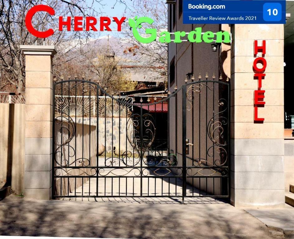 Cherry Garden Boutique Hotel Yeghegnadzor ภายนอก รูปภาพ