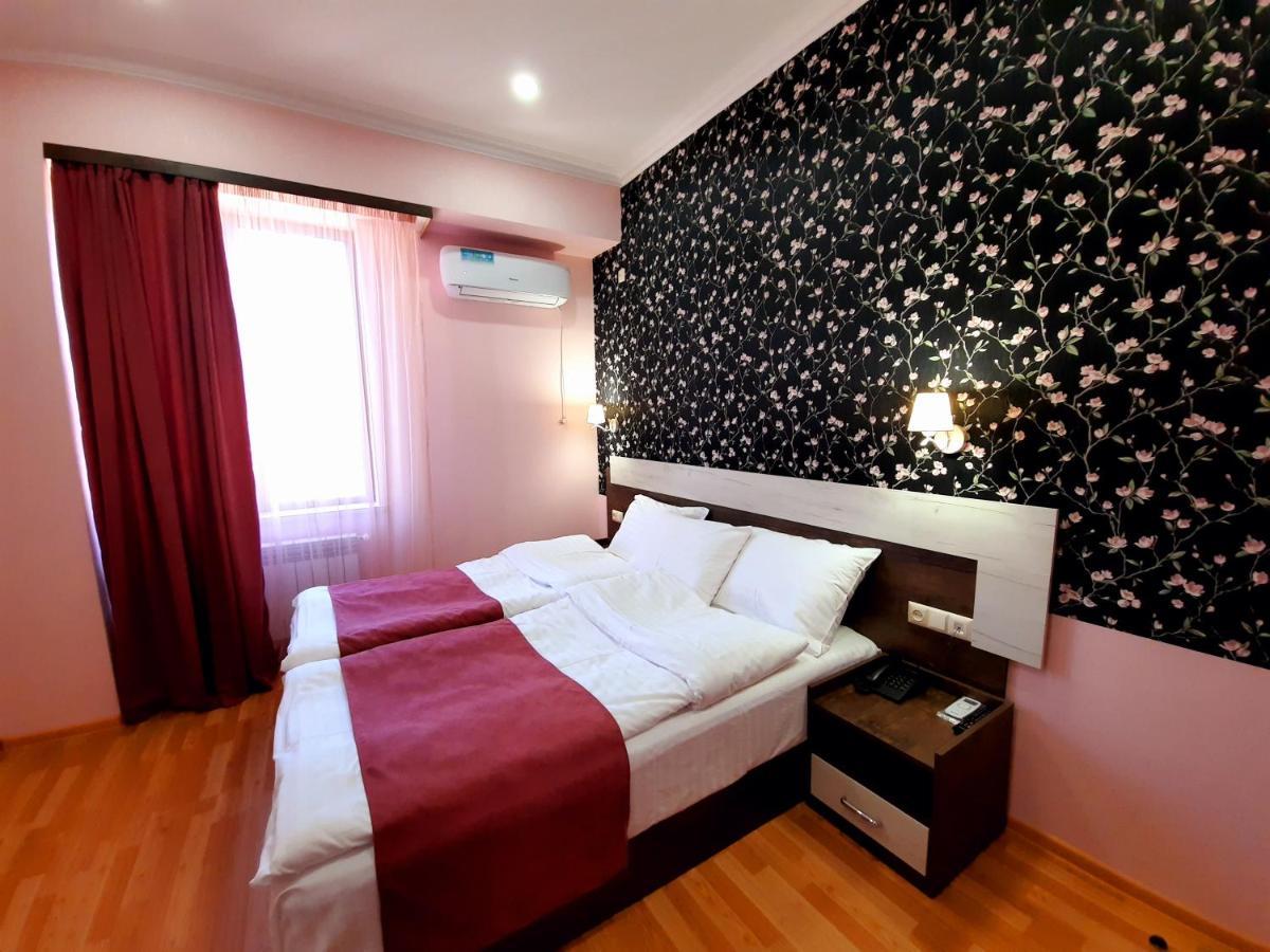 Cherry Garden Boutique Hotel Yeghegnadzor ภายนอก รูปภาพ