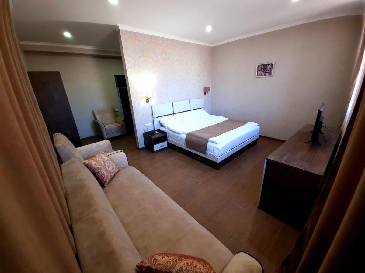 Cherry Garden Boutique Hotel Yeghegnadzor ภายนอก รูปภาพ